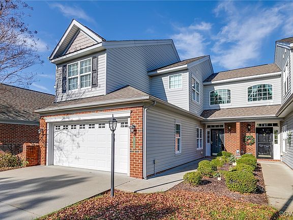 2nd image of 812 Fair Port Cir