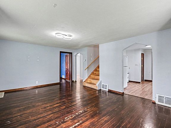 3rd image of 1100 Deephaven Dr