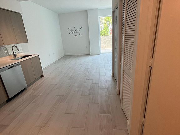 2nd image of 529 E Dania Beach Blvd #1