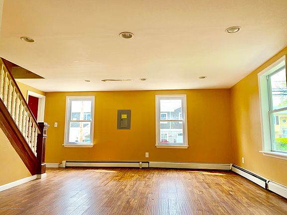 5th image of 137 Wilson Ave