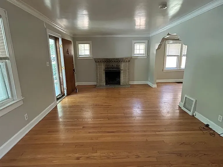 5345 Charlotte St — Photo 2