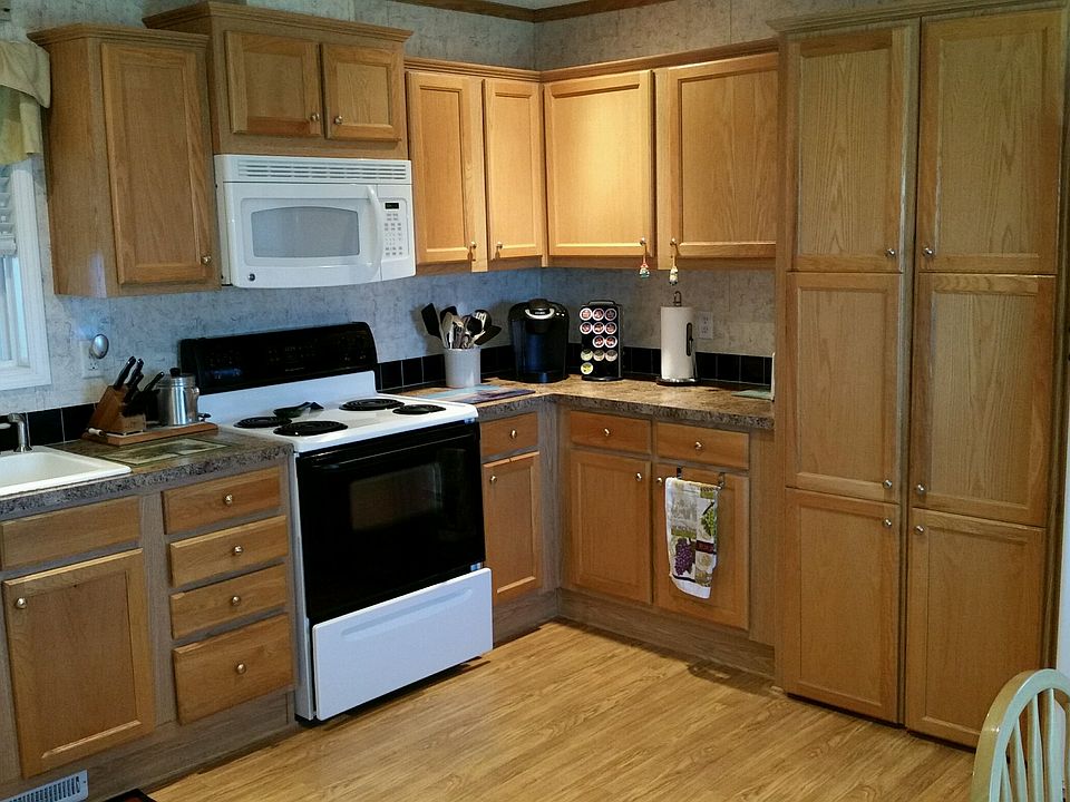 2nd image of 601 SE Sherman Dr