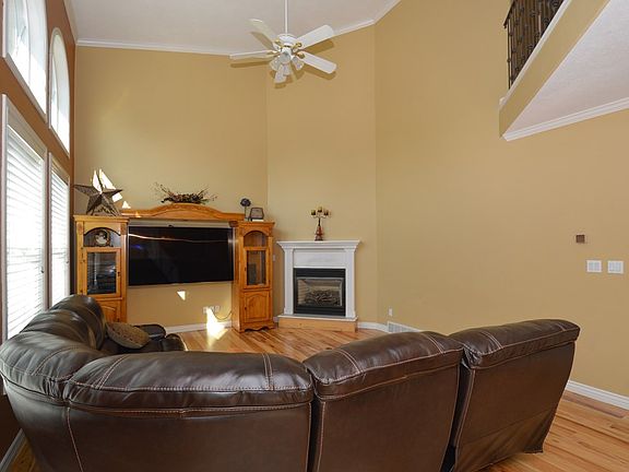 4th image of 1150 E 25th St