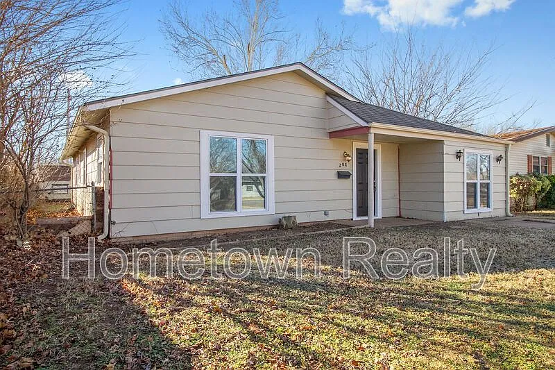 3 bed, 1.5 bath, 1436 sqft, $1,495 — Photo 2