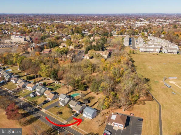 350 Centennial Rd, Warminster, PA 18974