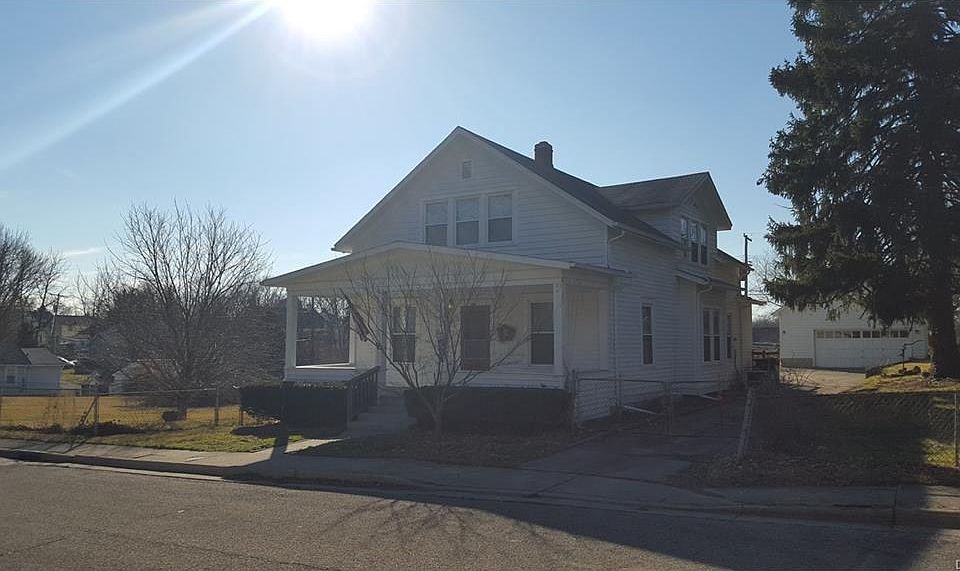 1st image of 572 Kennedy St