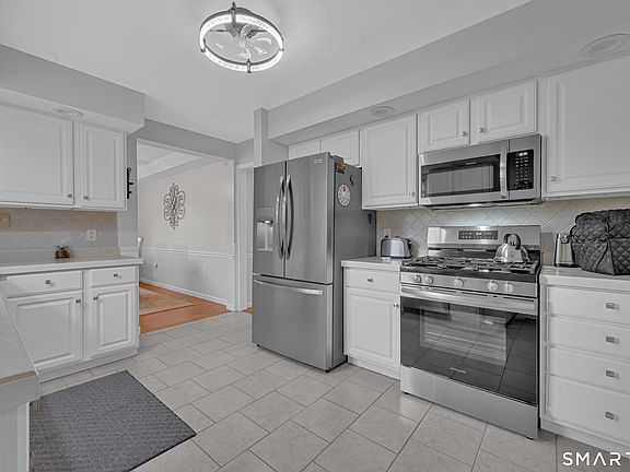4th image of 13 Oriole Drive #13