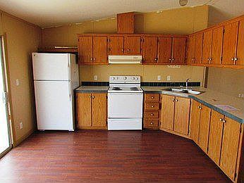 4th image of 33124 W Sunland Ave