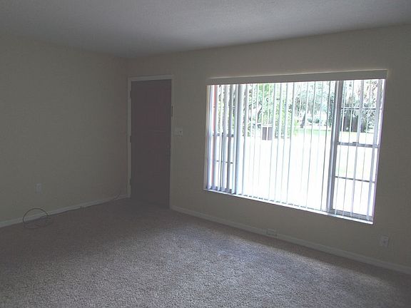 2nd image of 102 Nob Hill Cir