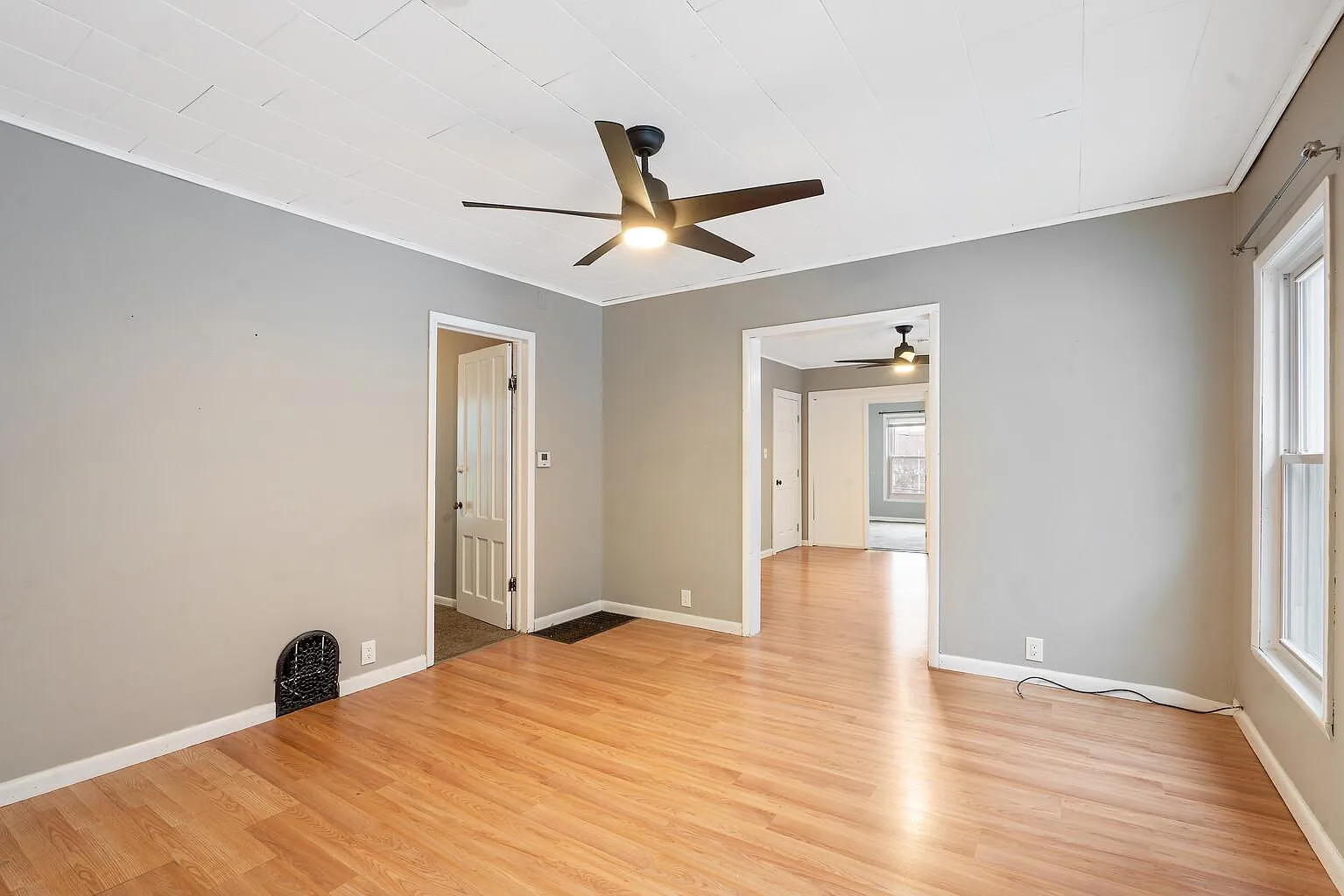 313 Tompkins St — Photo 2