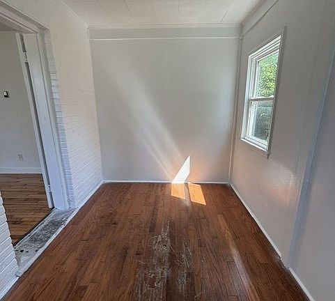 5th image of 106 Trafton St