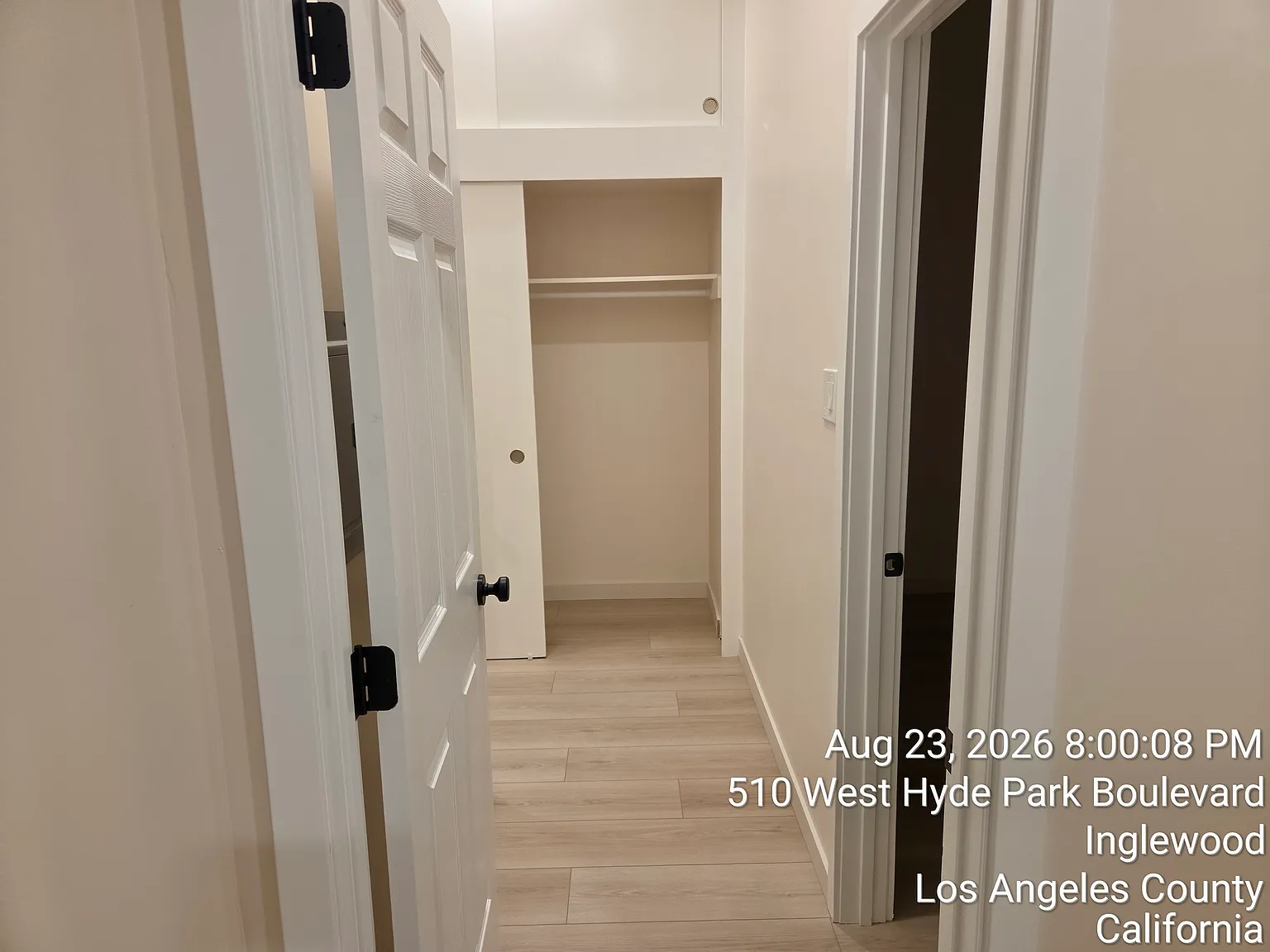 510 W Hyde Park Blvd — Photo 2
