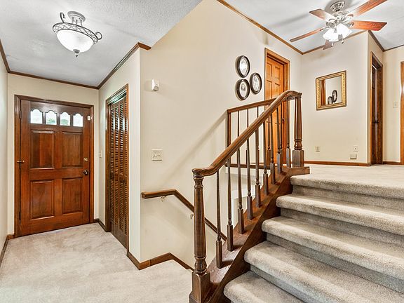 3rd image of 3947 Woodcrest Cir NW