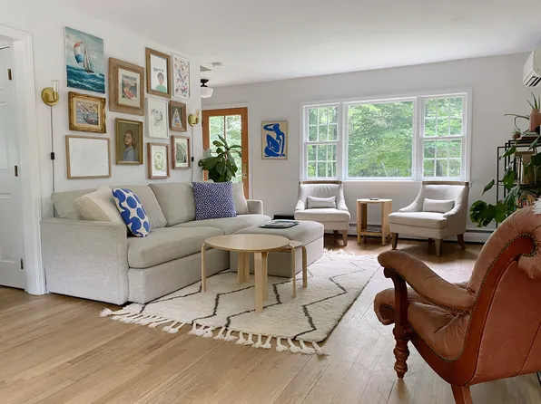 16 Chipmunk Ln, Norwalk, CT 06850