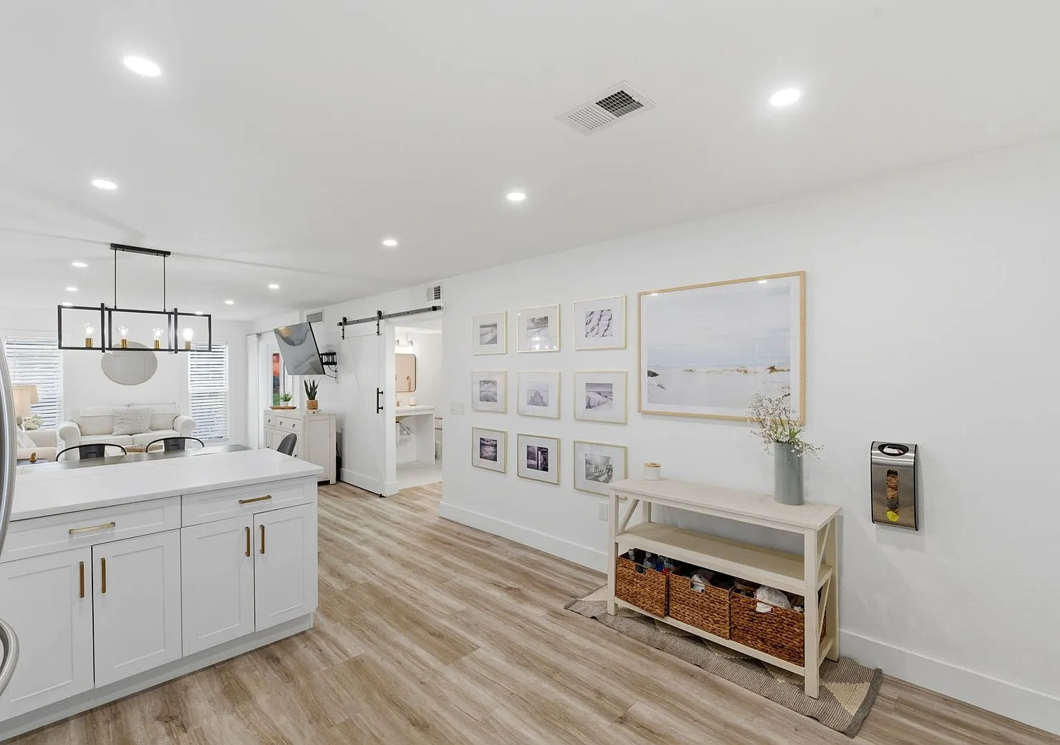 Live Your Beach Luxury - St Pete Beach Condo Steps To St Pete Beach — Photo 1