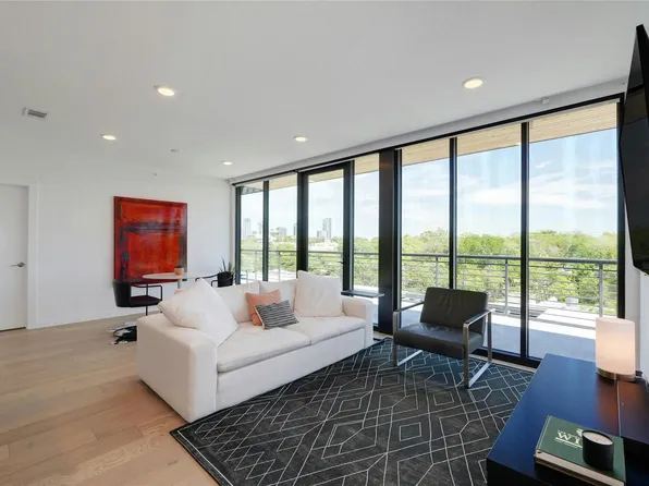 1600 S 1st St #403, Austin, TX 78704