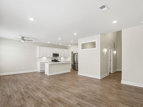 5th image of 1001 Heartland Ct #611
