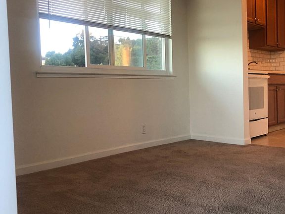 2nd image of 502 Richmond Dr #5
