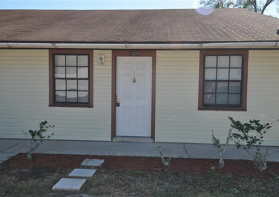129 Denton Ave
