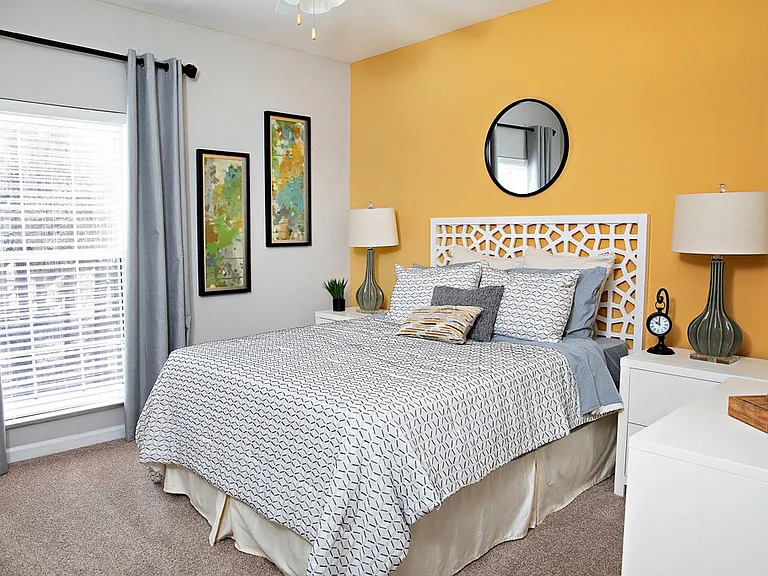 Southpoint Estate Apartments — Photo 29
