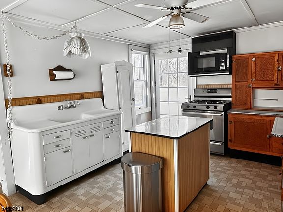 2nd image of 13 Ice Plant Rd
