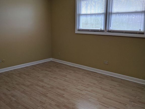 5th image of 1014 Parkwood Dr APT 2E