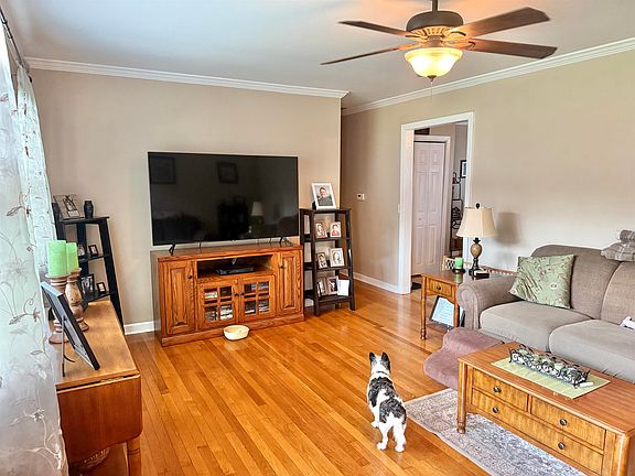 3rd image of 7 Meadow Ln