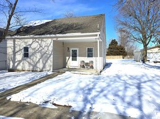 121 E Main St, Williamsville, IL 62693