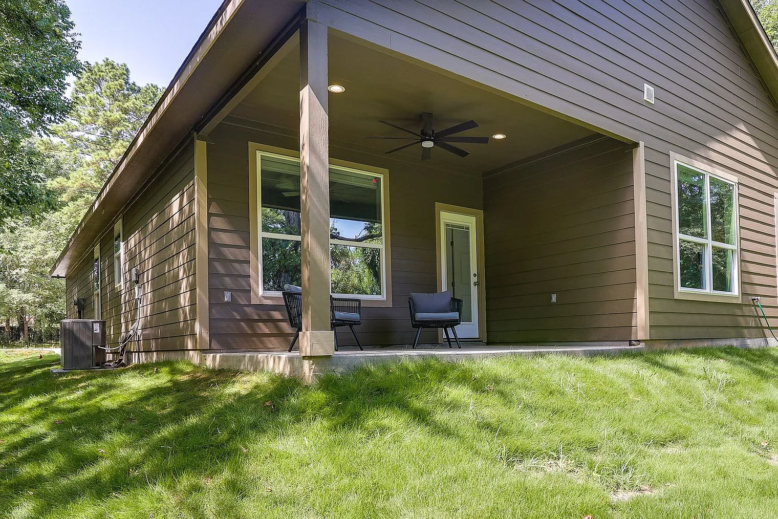 3 bed, 2.0 bath, 1194 sqft, $5,225 — Photo 4