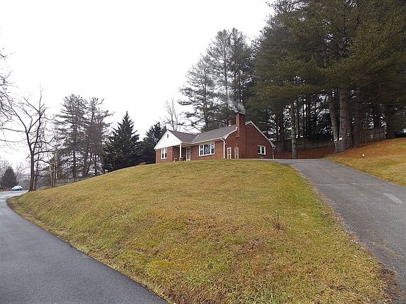 3rd image of 329 Kenbrook Dr
