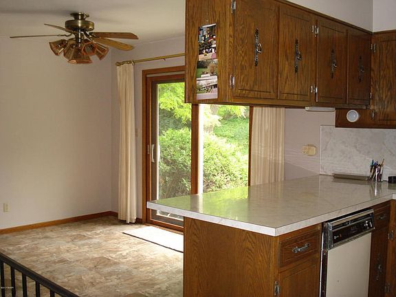 3rd image of 302 5th St NE