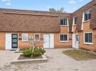 120 Country Club Dr #17, Guelph, ON