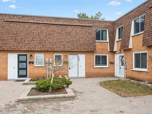 120 Country Club Dr #17, Guelph, ON N1E 3K7