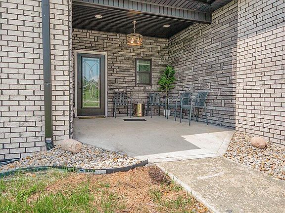 4th image of 43 Cedar Ridge Dr