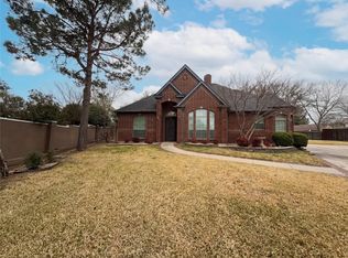 2101 Royal Dominion Ct, Arlington, TX 76006