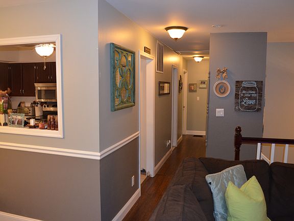 2nd image of 15753 Oak Ln