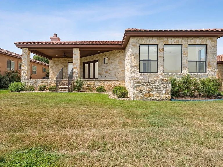 104 Cedar Glen Cv — Photo 23