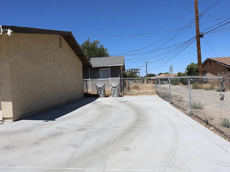 16458 Spruce St — Photo 37