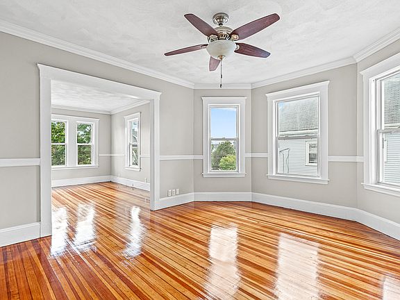 3rd image of 122 Grant Ave #122