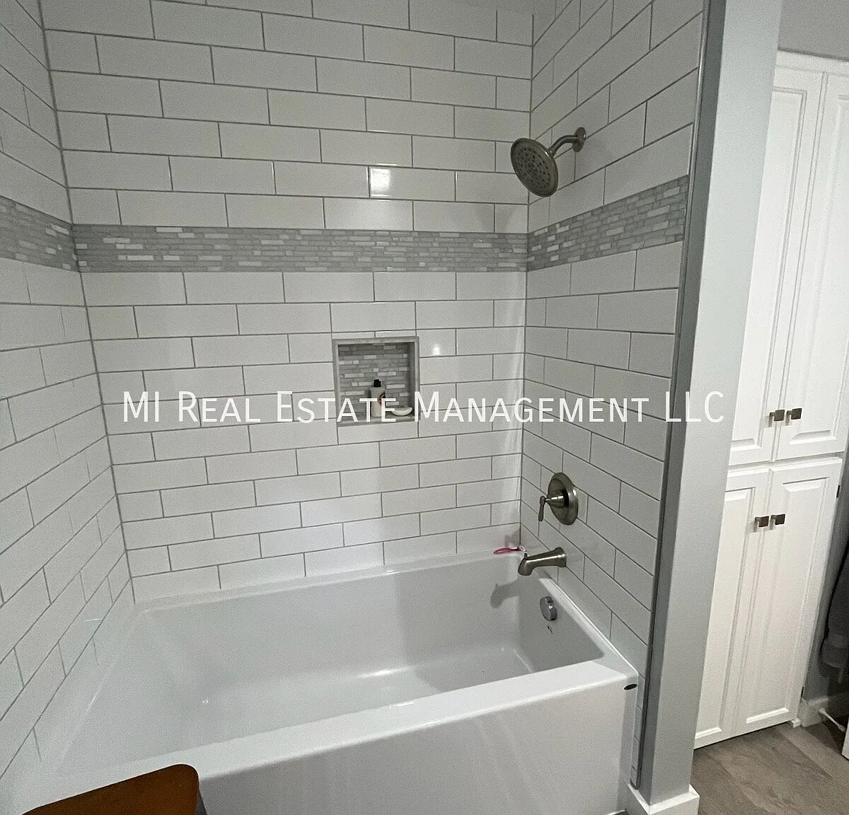 4 bed, 2.0 bath, 2278 sqft, $2,500 — Photo 4