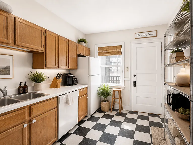 1401 West 32nd St. — Photo 5