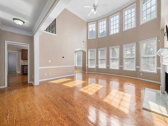 4th image of 130 Candler Ct