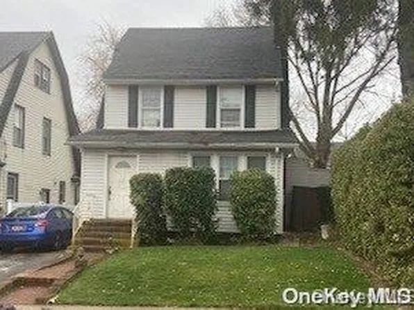 8 Nassau Road, Great Neck, NY 11021