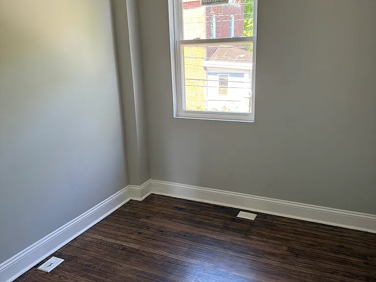 798 N Grantley St — Photo 30