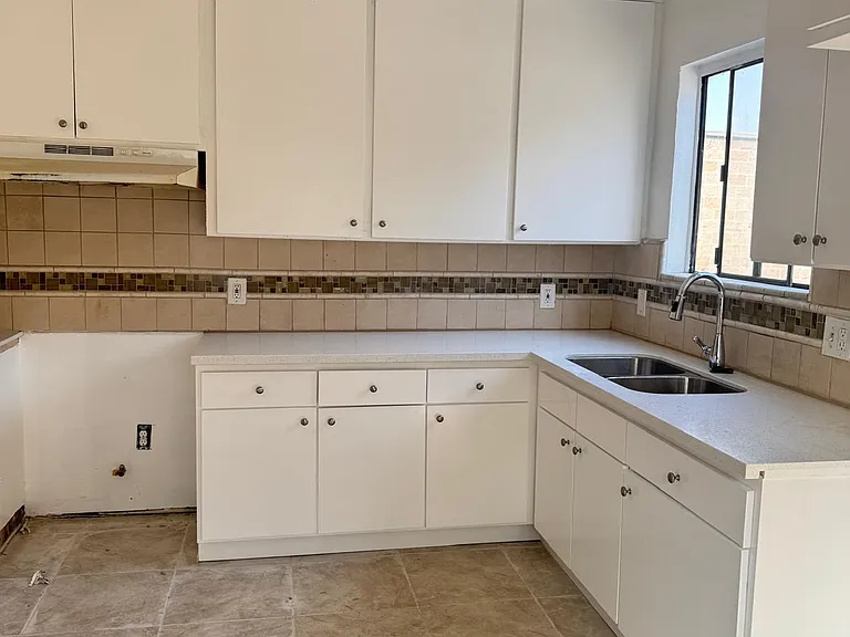 963 N Harvard Blvd #3B — Photo 2