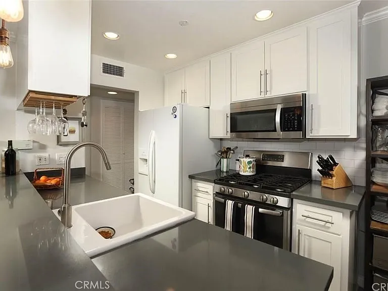 18640 Collins St #116 — Photo 10