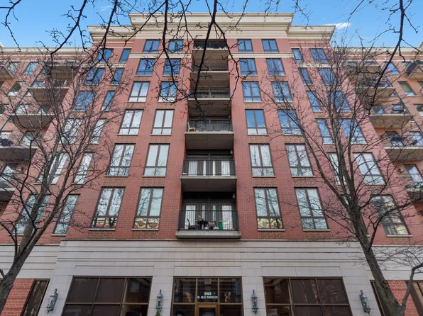 343 W Old Town Ct APT 204, Chicago, IL 60610