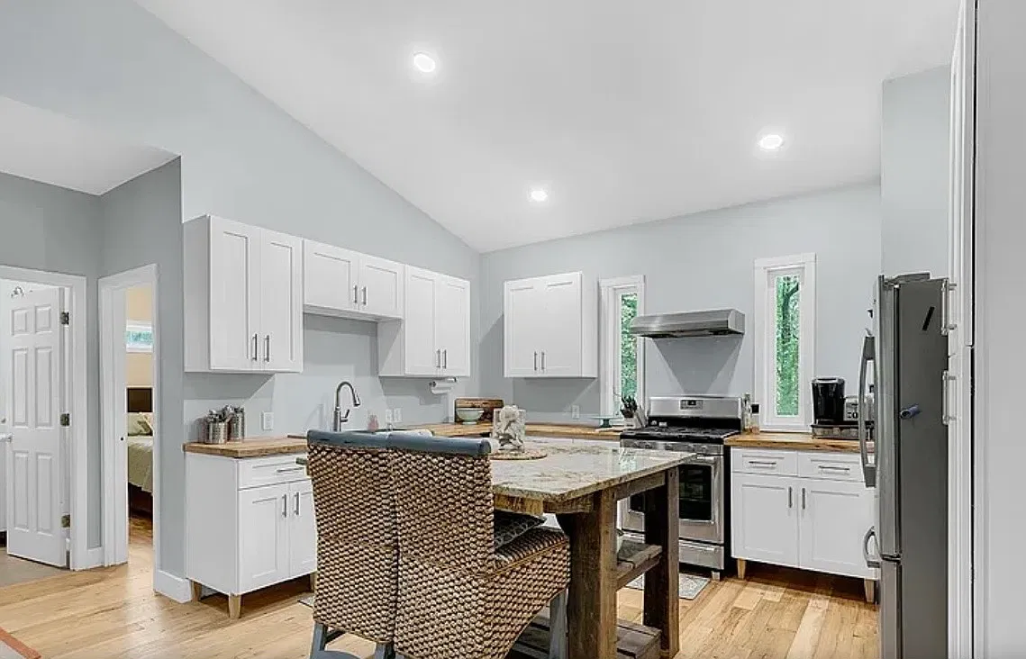 3 bed, 1600 sqft, $2,700 — Photo 2