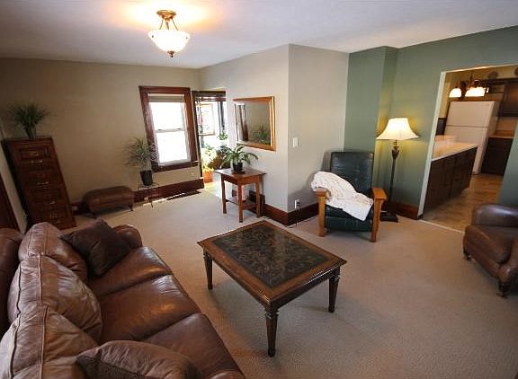 2nd image of 1031 Dwane St