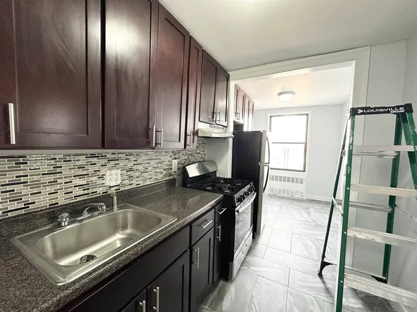 450 Rockaway Parkway image 1 of 17